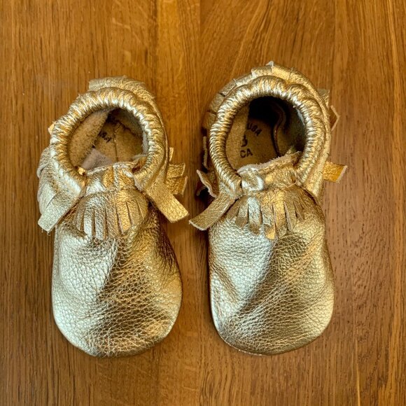 FRESHLY PICKED Gold Baby Moccasins 8 Fringe Leather Soft Sole Infant Moccs Shoes - Picture 5 of 8